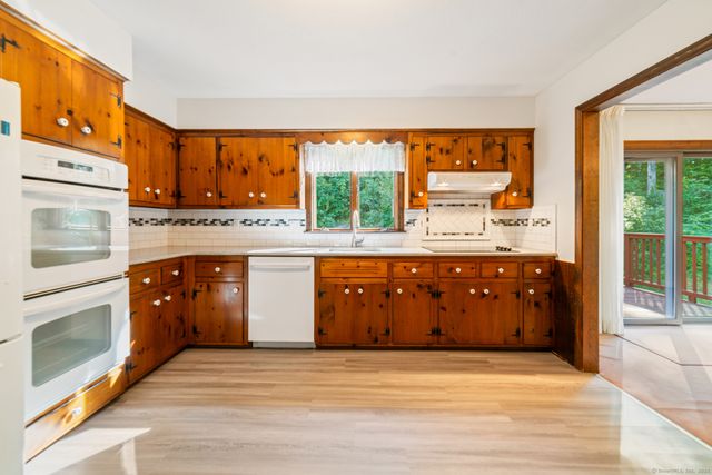 825 Jeremy Swamp Road, Southbury, CT 06488