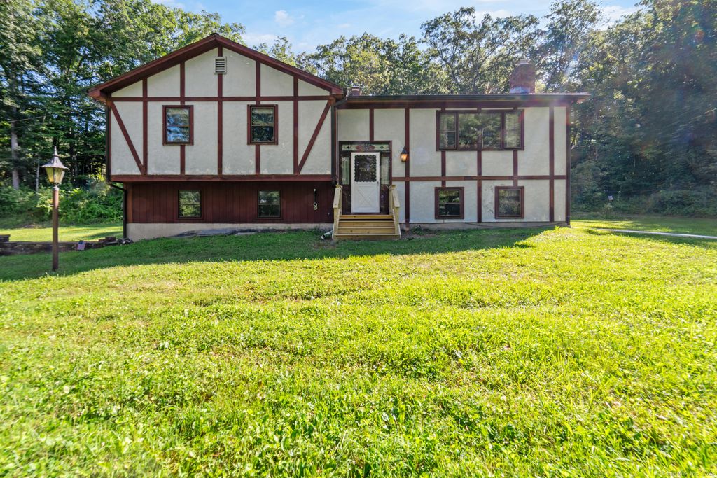 825 Jeremy Swamp Road, Southbury, CT 06488