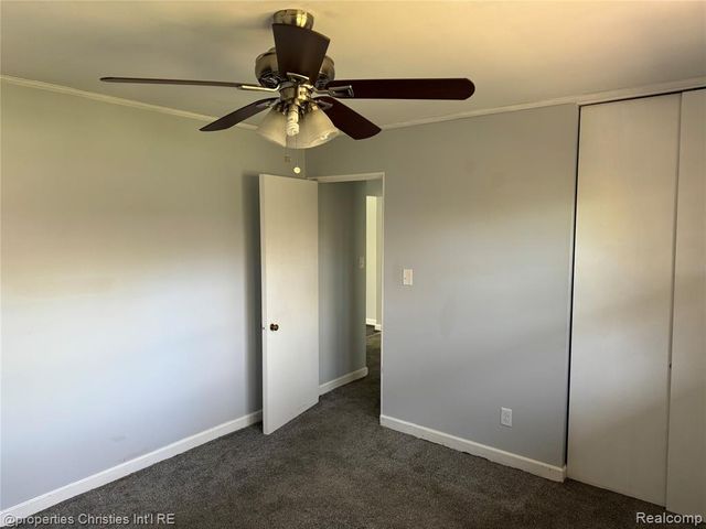 22000 Sunset Boulevard, Oak Park, MI 48237