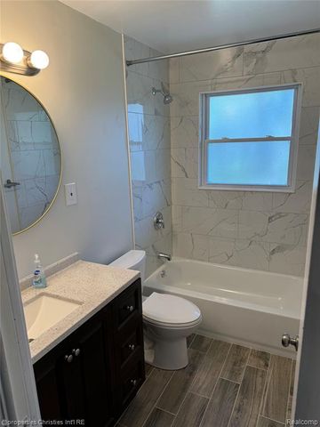 22000 Sunset Boulevard, Oak Park, MI 48237