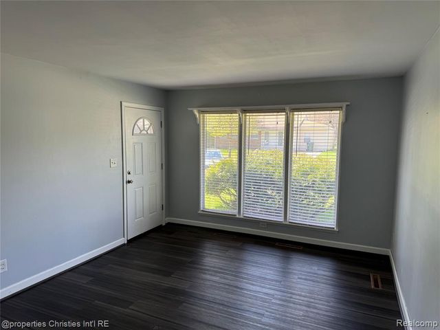 22000 Sunset Boulevard, Oak Park, MI 48237
