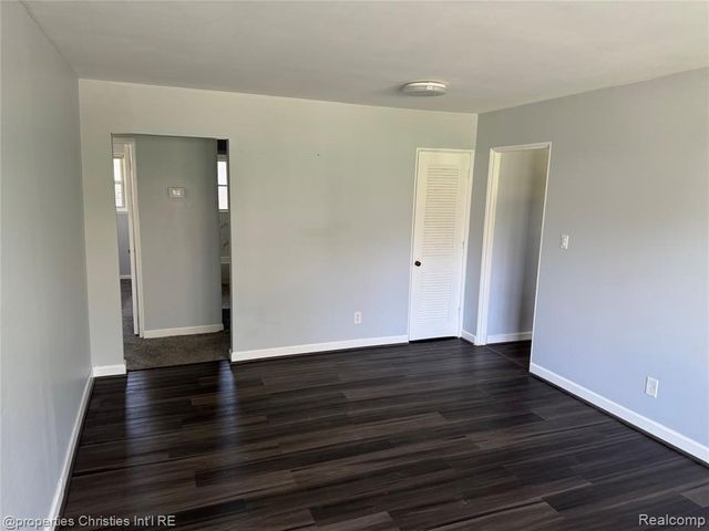 22000 Sunset Boulevard, Oak Park, MI 48237