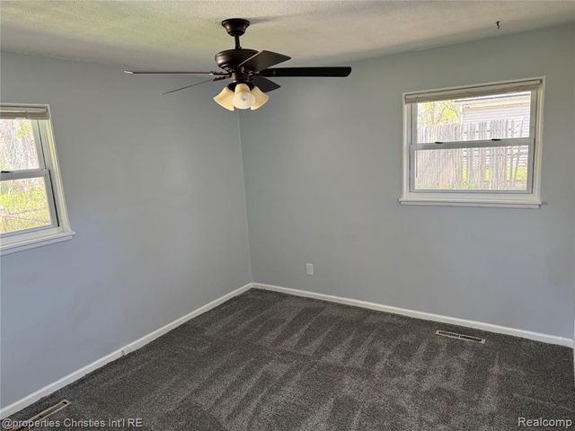 22000 Sunset Boulevard, Oak Park, MI 48237