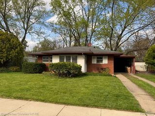 22000 Sunset Boulevard, Oak Park, MI 48237