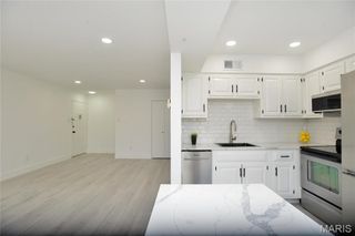 1680 Herault Place F, St Louis, MO 63125