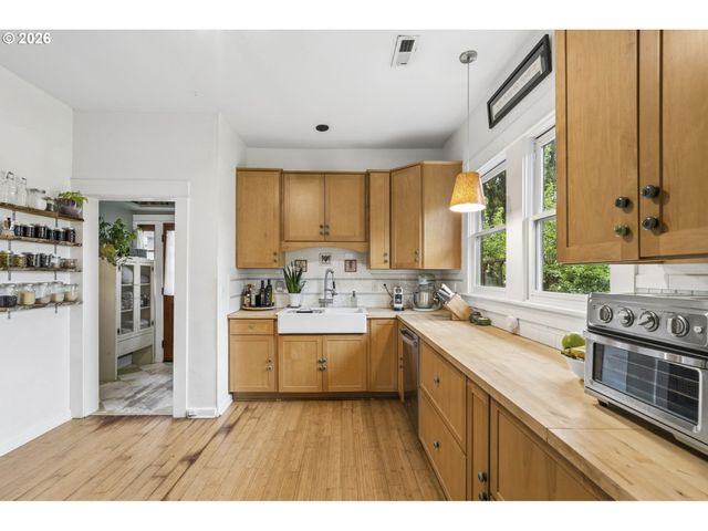 26 Ne PRESCOTT St, Portland, OR 97211