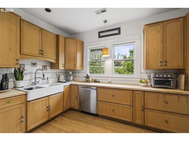 26 Ne PRESCOTT St, Portland, OR 97211