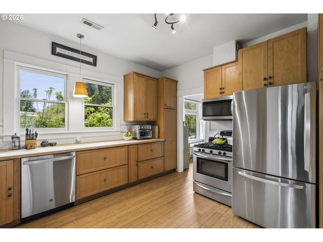 26 Ne PRESCOTT St, Portland, OR 97211