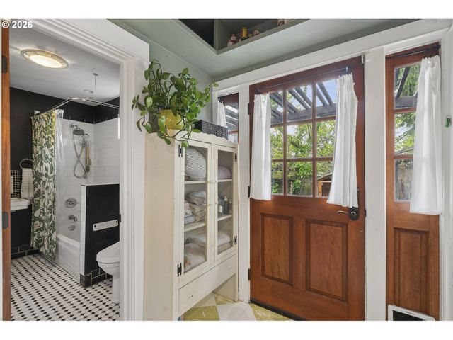 26 Ne PRESCOTT St, Portland, OR 97211