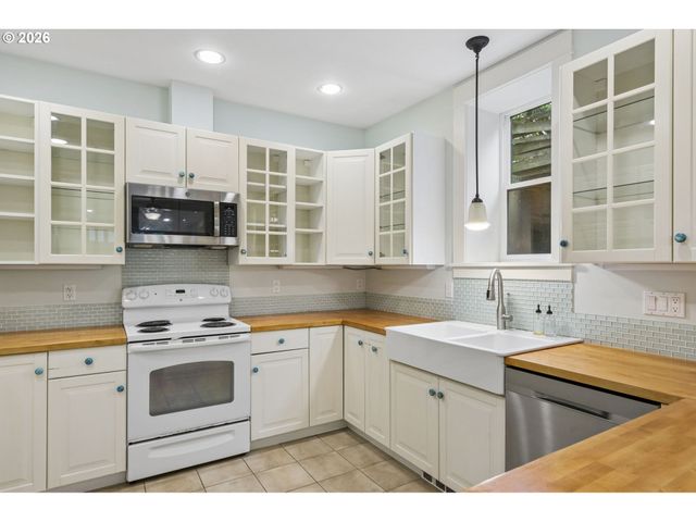 26 Ne PRESCOTT St, Portland, OR 97211