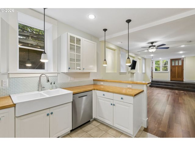 26 Ne PRESCOTT St, Portland, OR 97211