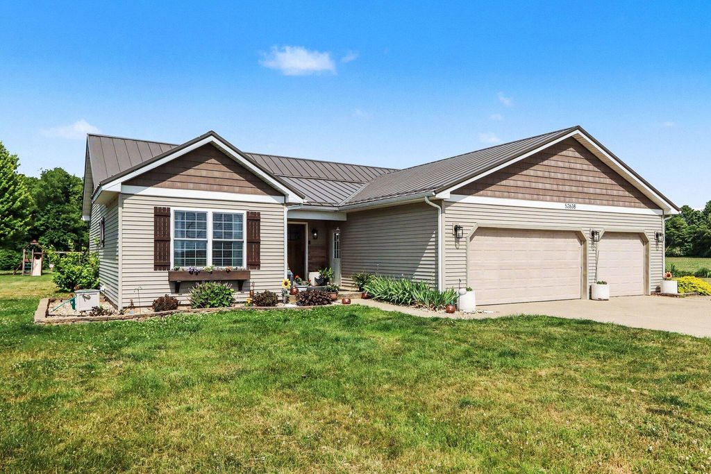 52638 Oak Plains Road, Three Rivers, MI 49093