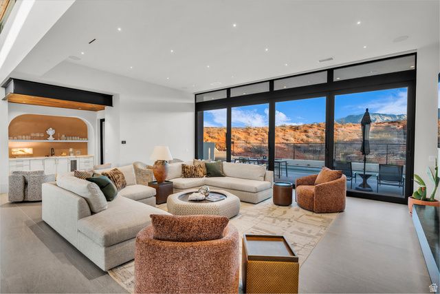 63 E COLIMA RD, Washington, UT 84780