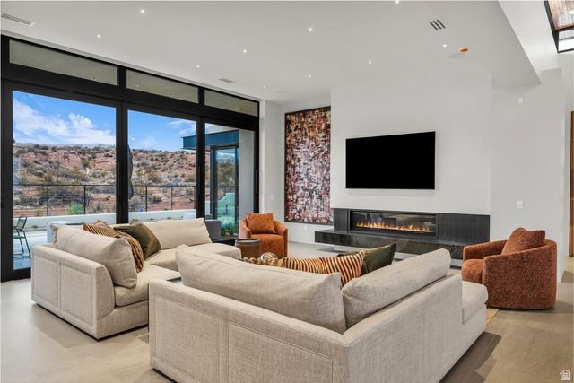 63 E COLIMA RD, Washington, UT 84780