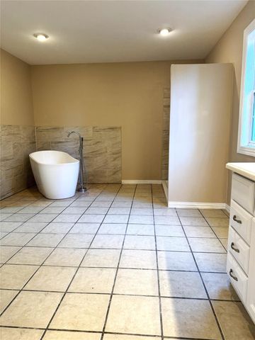 275 Buffalo Run E, Livingston, TX 77351