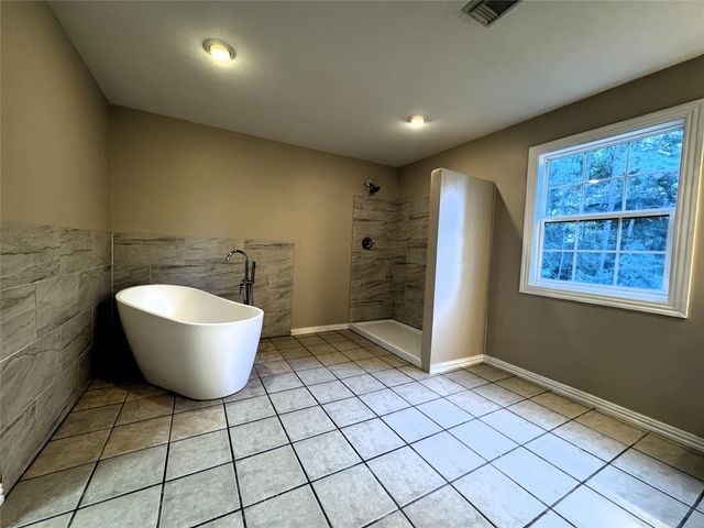 275 Buffalo Run E, Livingston, TX 77351