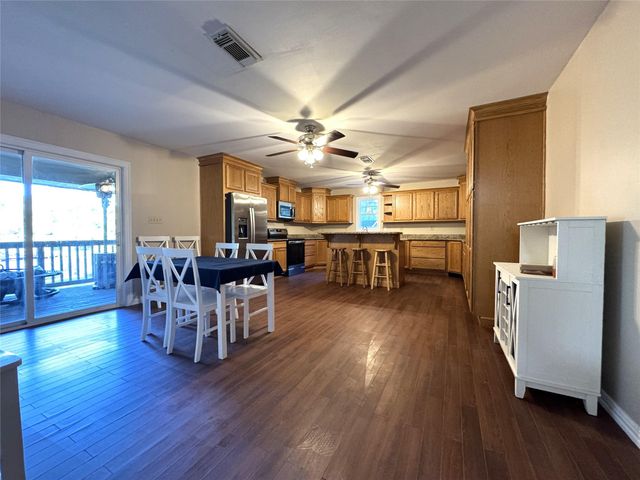 275 Buffalo Run E, Livingston, TX 77351