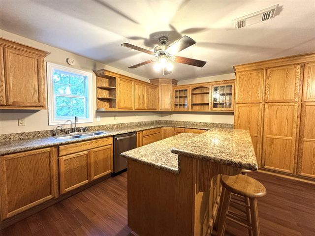 275 Buffalo Run E, Livingston, TX 77351