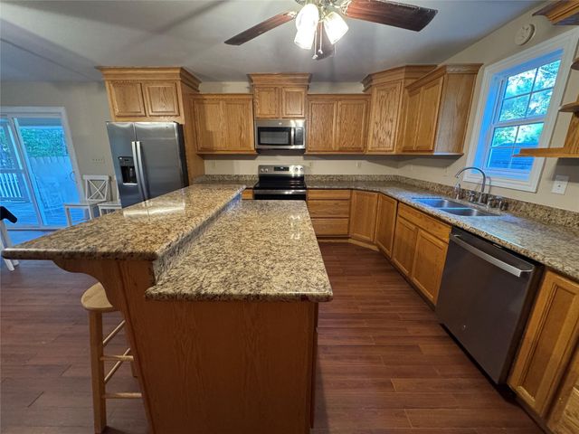 275 Buffalo Run E, Livingston, TX 77351