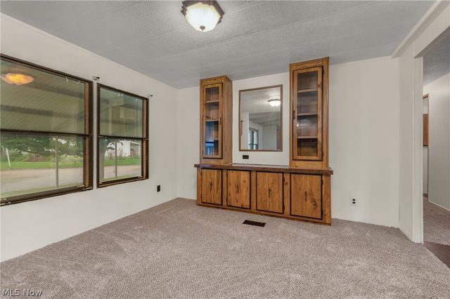 12 Overland Drive, Olmsted Twp, OH 44138