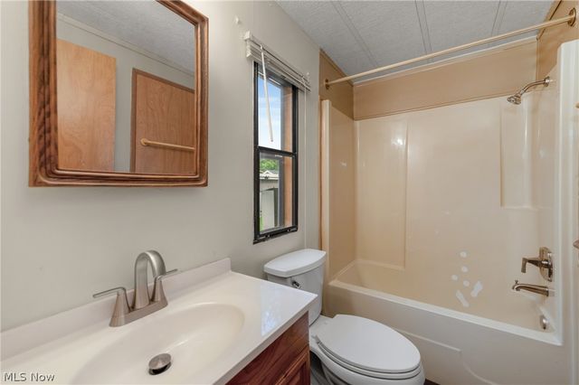 12 Overland Drive, Olmsted Twp, OH 44138