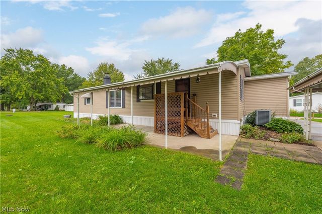 12 Overland Drive, Olmsted Twp, OH 44138