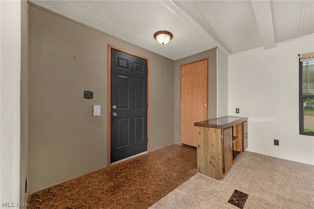 12 Overland Drive, Olmsted Twp, OH 44138