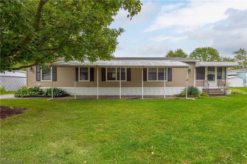 12 Overland Drive, Olmsted Twp, OH 44138