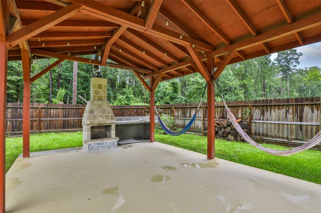 2514 S Colosseum Court, New Caney, TX 77357