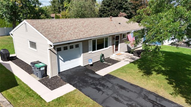 8 Keystone Park, Middletown, NY 10940