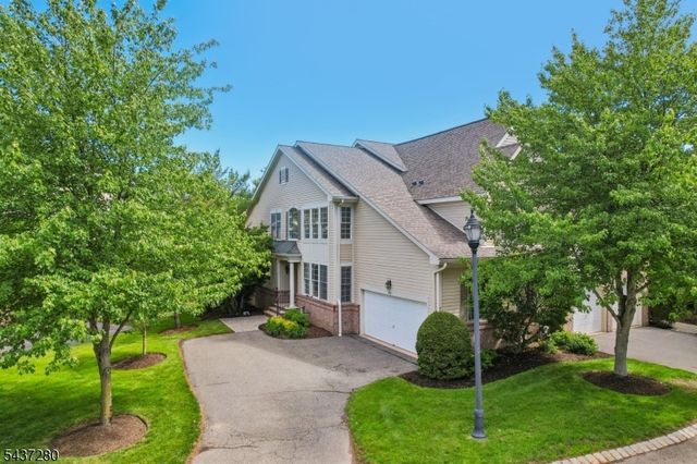 76 Schindler Way, Fairfield Twp., NJ 07004