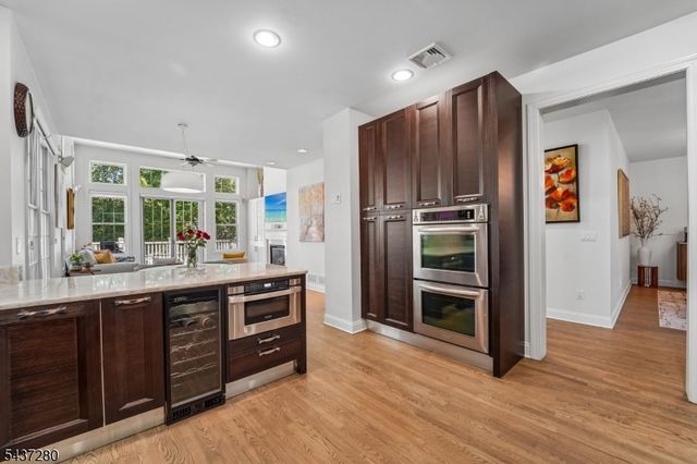 76 Schindler Way, Fairfield Twp., NJ 07004