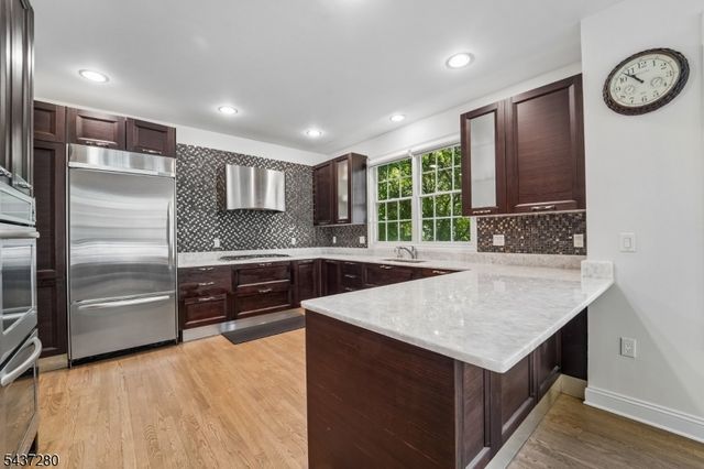 76 Schindler Way, Fairfield Twp., NJ 07004