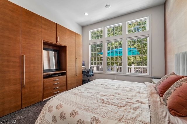 76 Schindler Way, Fairfield Twp., NJ 07004