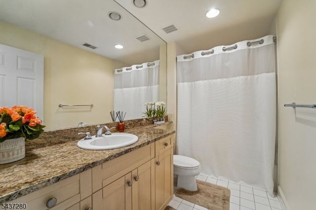 76 Schindler Way, Fairfield Twp., NJ 07004