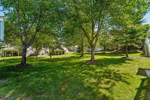 76 Schindler Way, Fairfield Twp., NJ 07004