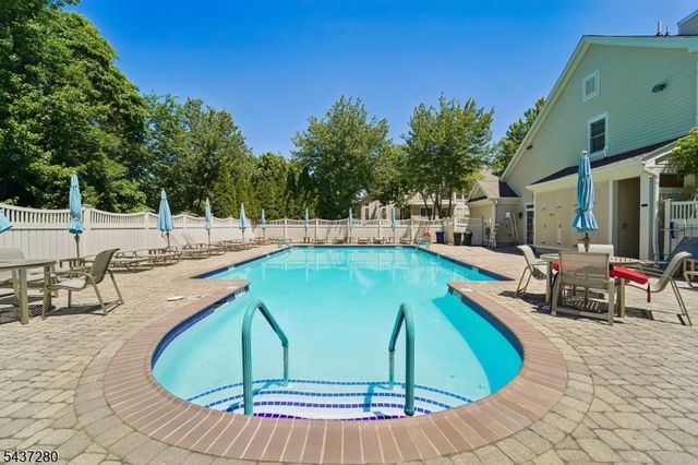 76 Schindler Way, Fairfield Twp., NJ 07004