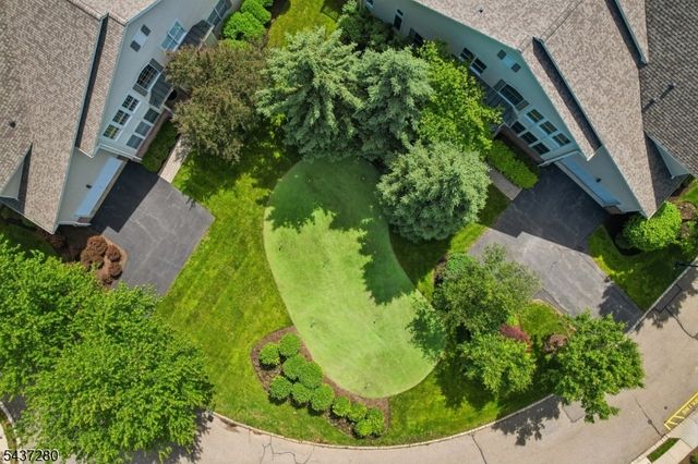 76 Schindler Way, Fairfield Twp., NJ 07004