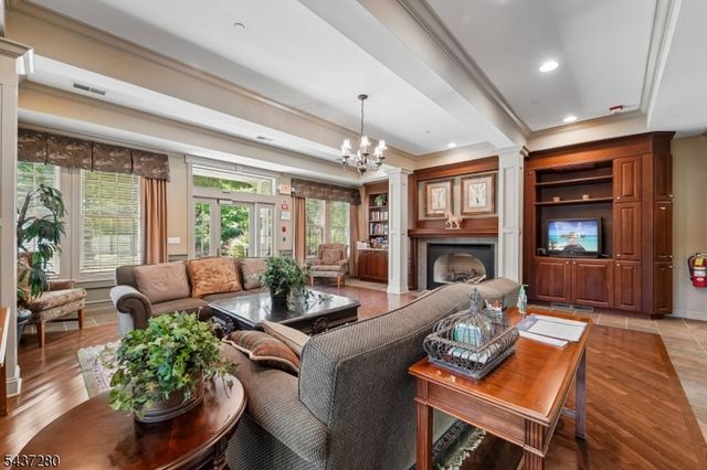 76 Schindler Way, Fairfield Twp., NJ 07004