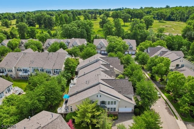 76 Schindler Way, Fairfield Twp., NJ 07004