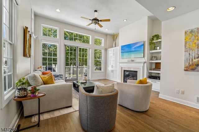 76 Schindler Way, Fairfield Twp., NJ 07004
