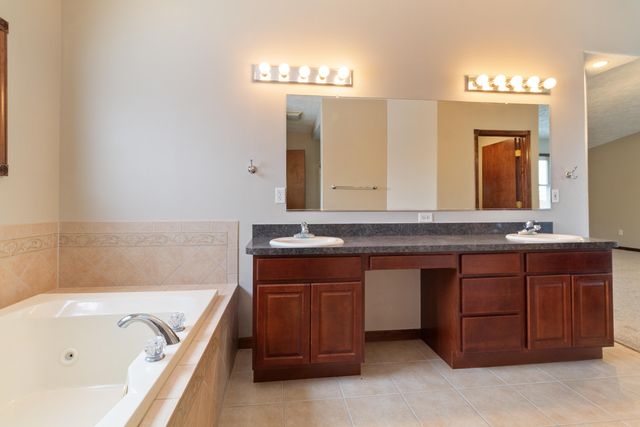 7800 Eider Avenue, Hobart, IN 46342