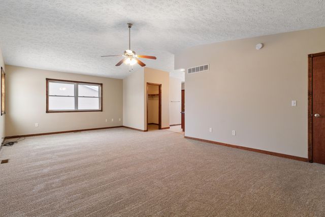 7800 Eider Avenue, Hobart, IN 46342