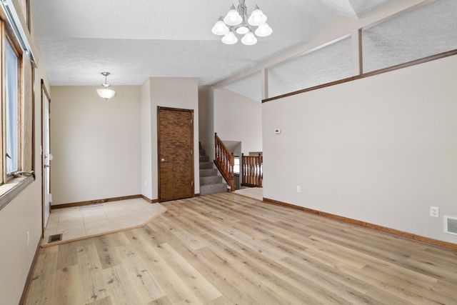 7800 Eider Avenue, Hobart, IN 46342