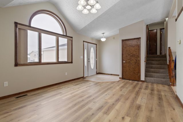 7800 Eider Avenue, Hobart, IN 46342