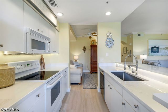 2690 Cypress Trace CIR 3212, Naples, FL 34119