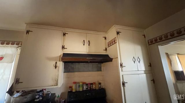 625 White Lane, Bakersfield, CA 93307