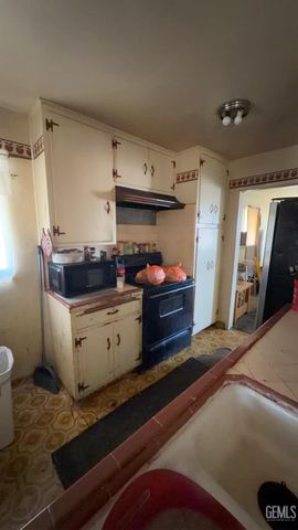 625 White Lane, Bakersfield, CA 93307