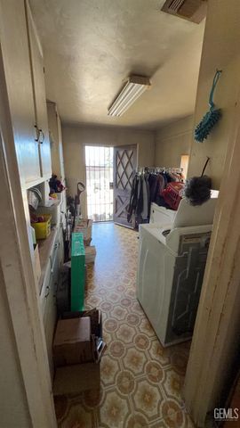 625 White Lane, Bakersfield, CA 93307