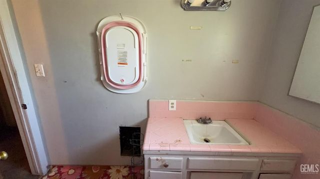 625 White Lane, Bakersfield, CA 93307